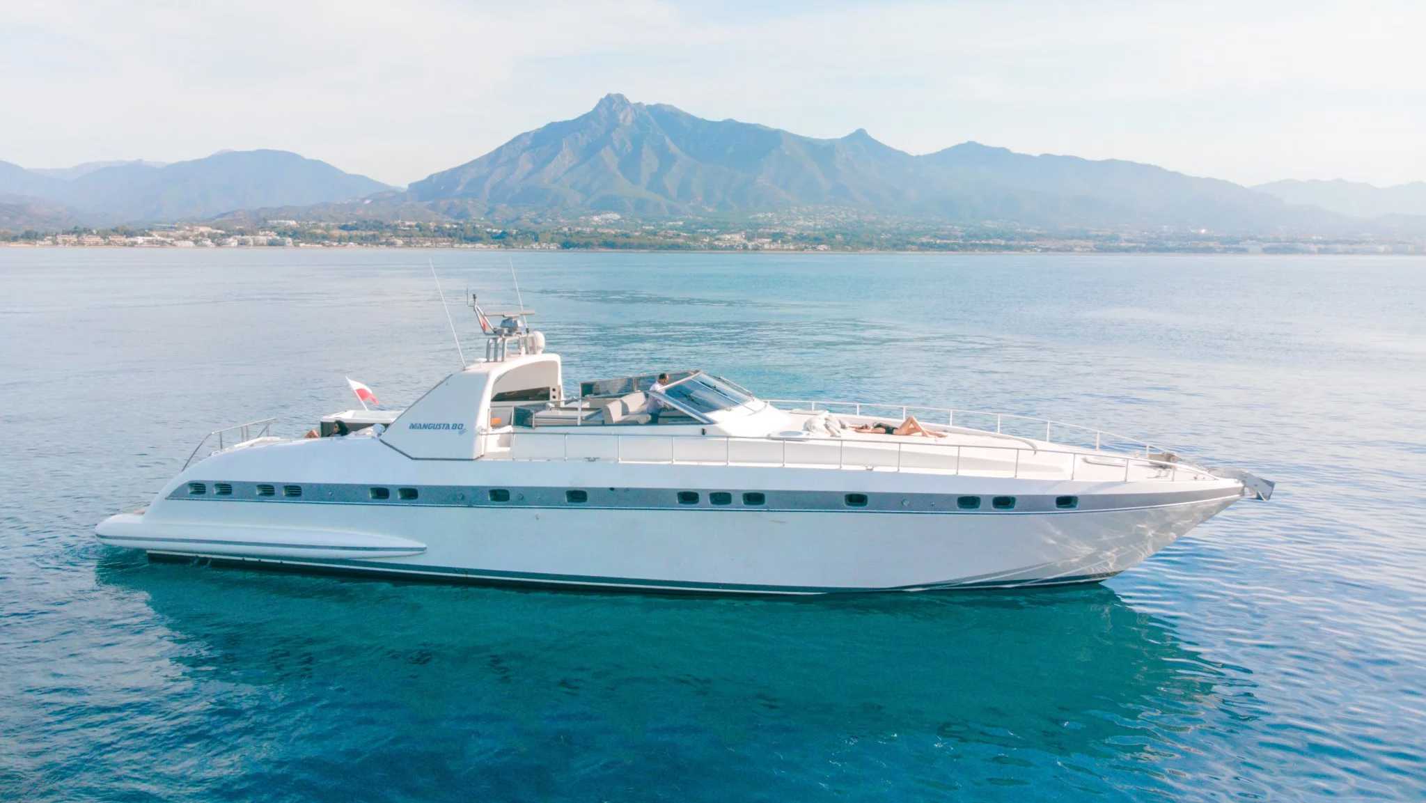 Yacht Mangusta 02